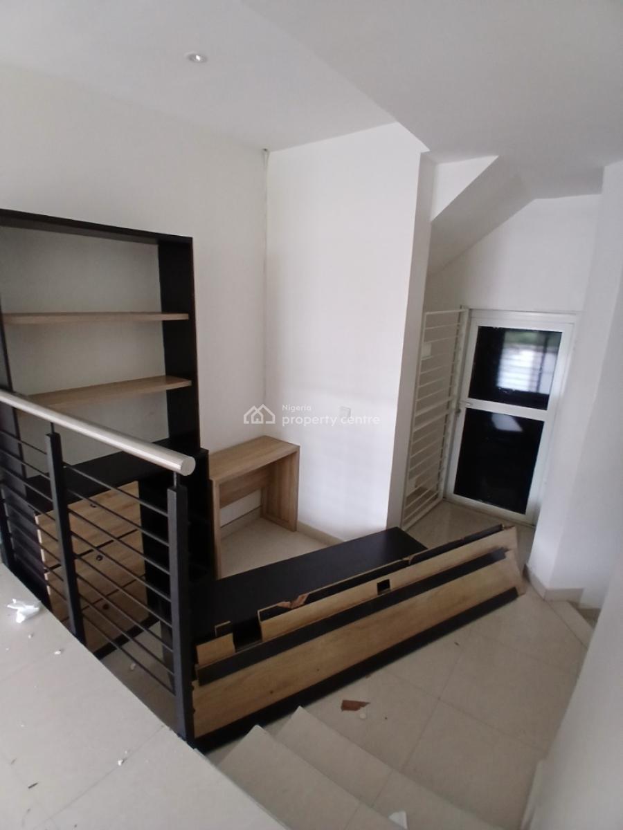 Serviced with 24/7 Power Supply 2 Bedroom En-suite Flat. It Will Waiti, Lekki Phase 1, Lekki, Lagos, Flat / Apartment for Rent