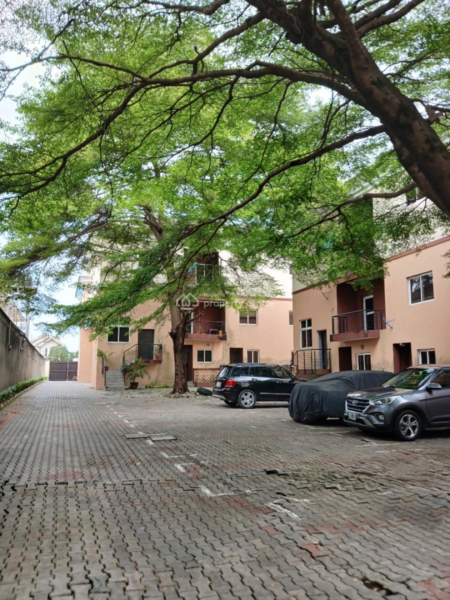 Serviced with 24/7 Power Supply 2 Bedroom En-suite Flat. It Will Waiti, Lekki Phase 1, Lekki, Lagos, Flat / Apartment for Rent