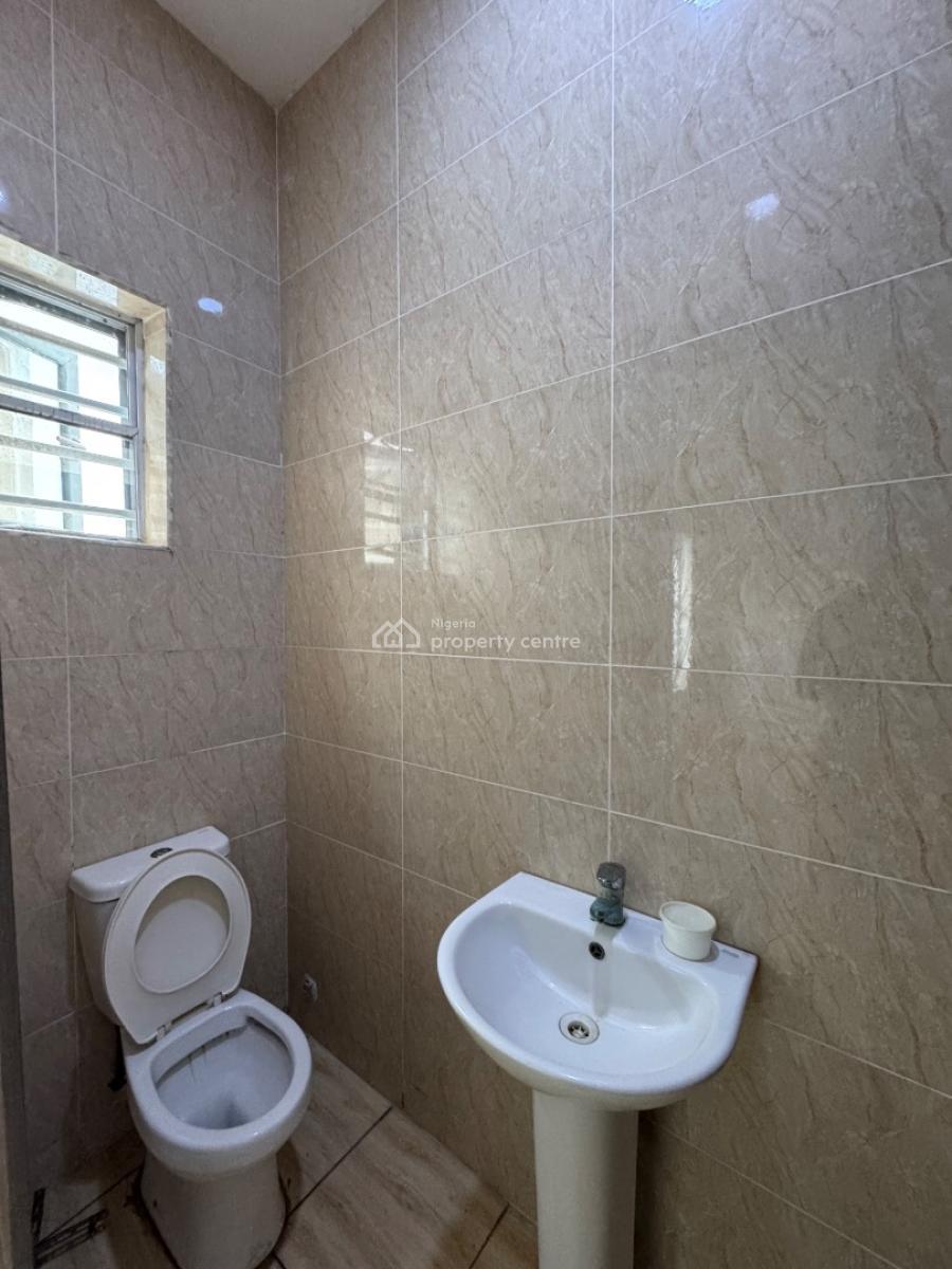 𝐌𝐀𝐈𝐍𝐓𝐀𝐈𝐍𝐄𝐃 4 𝐁𝐄𝐃𝐑𝐎𝐎𝐌 𝐓𝐄𝐑𝐑𝐀𝐂𝐄 𝐃𝐔𝐏𝐋𝐄𝐗, Orchid, Lekki, Lekki Phase 2, Lekki, Lagos, Terraced Duplex for Rent