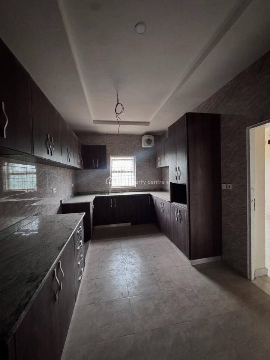 Spacious 3bedroom Apartment with Bq, Galadimawa, Tarred Road, Galadimawa, Abuja, Flat / Apartment for Sale