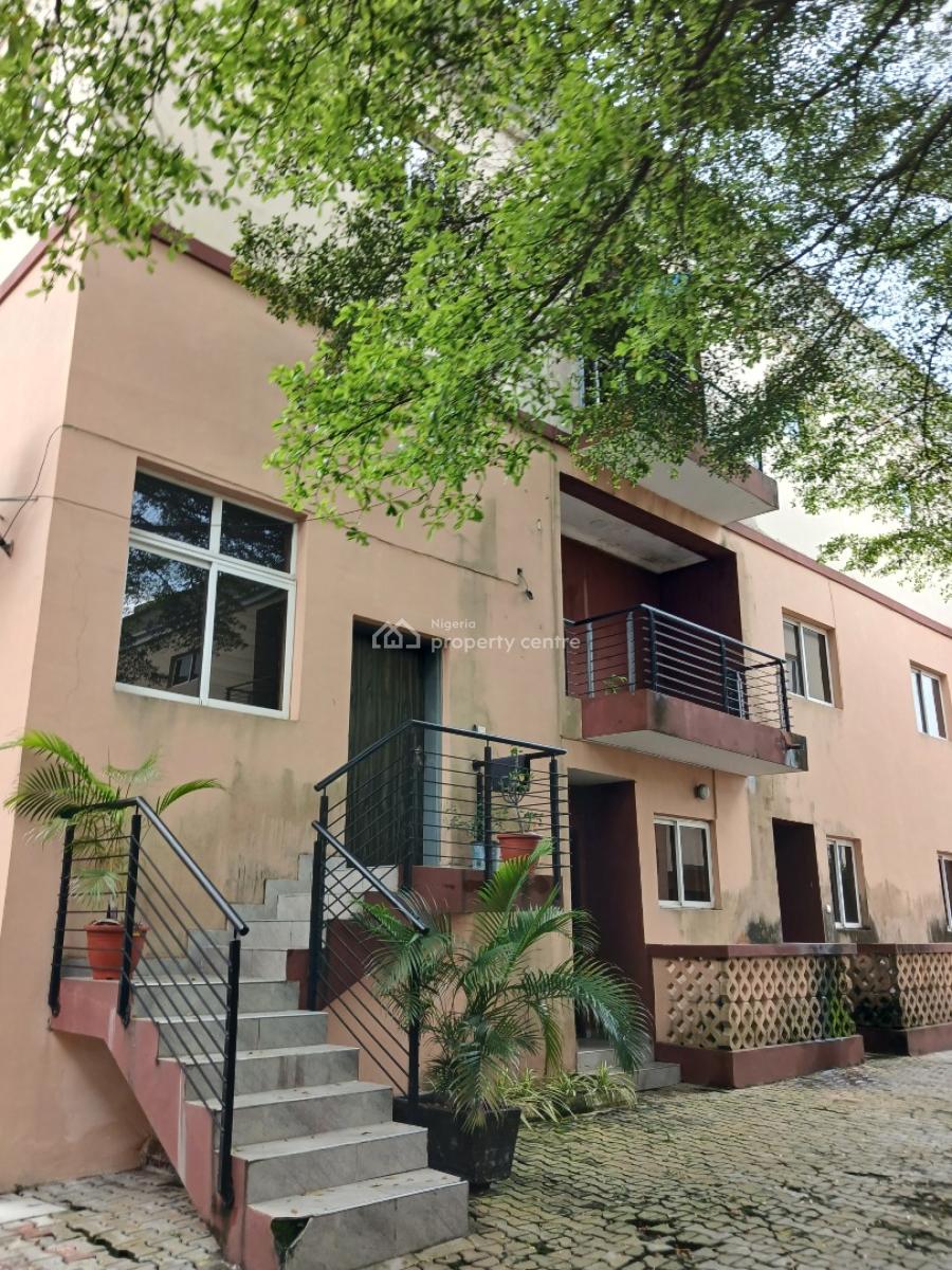 Serviced with 24/7 Power Supply 1 Bedroom En-suite Flat with an Emclos, Lekki Phase 1, Lekki, Lagos, Flat / Apartment for Rent