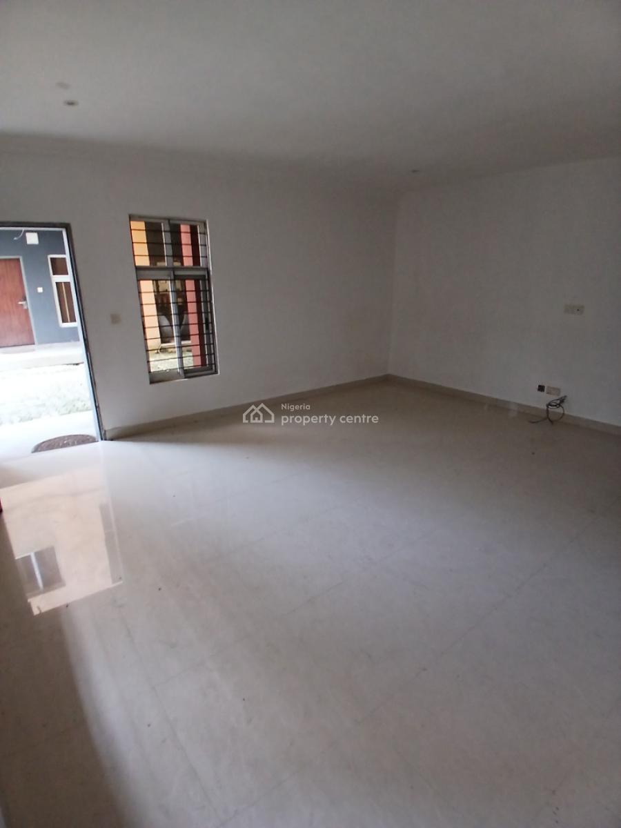 Serviced with 24/7 Power Supply 1 Bedroom En-suite Flat with an Emclos, Lekki Phase 1, Lekki, Lagos, Flat / Apartment for Rent