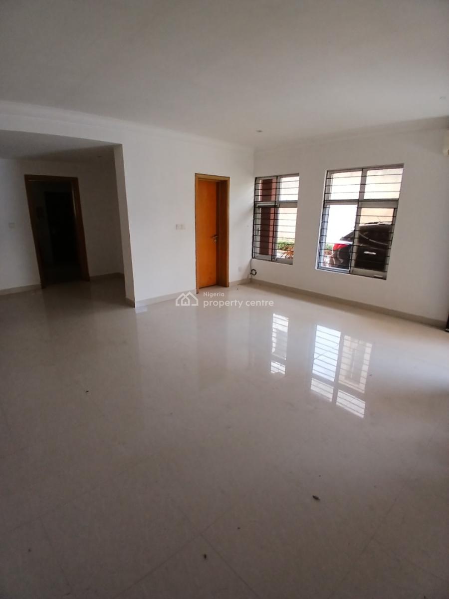 Serviced with 24/7 Power Supply 1 Bedroom En-suite Flat with an Emclos, Lekki Phase 1, Lekki, Lagos, Flat / Apartment for Rent