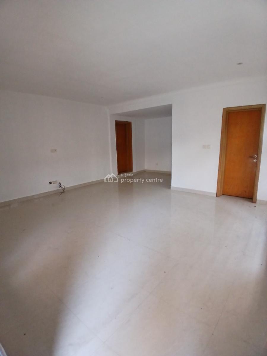 Serviced with 24/7 Power Supply 1 Bedroom En-suite Flat with an Emclos, Lekki Phase 1, Lekki, Lagos, Flat / Apartment for Rent