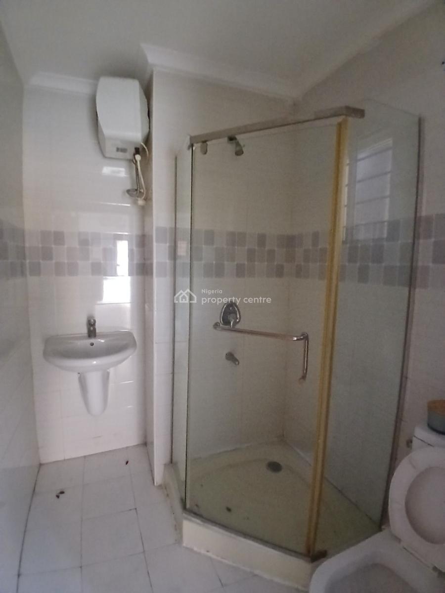 Serviced with 24/7 Power Supply 1 Bedroom En-suite Flat with an Emclos, Lekki Phase 1, Lekki, Lagos, Flat / Apartment for Rent