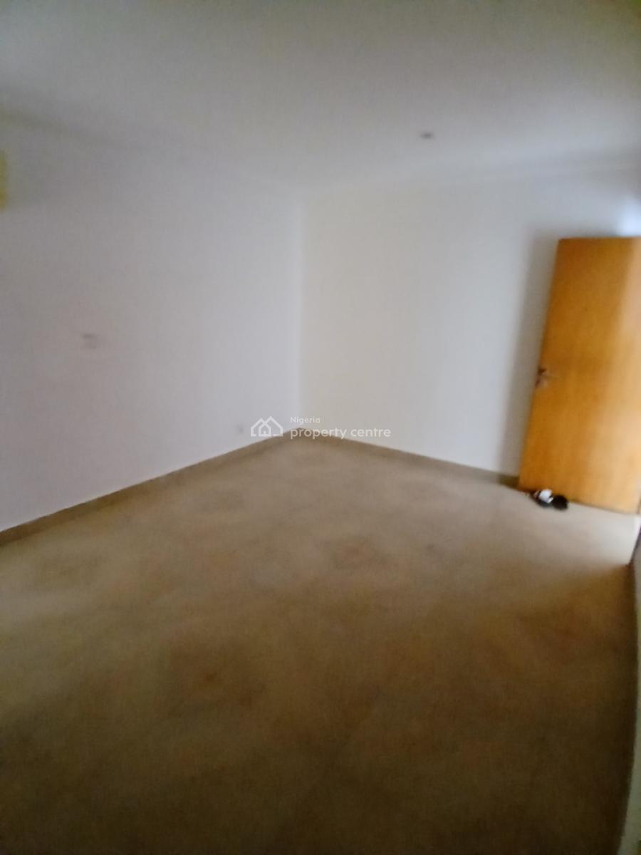 Serviced with 24/7 Power Supply 1 Bedroom En-suite Flat with an Emclos, Lekki Phase 1, Lekki, Lagos, Flat / Apartment for Rent