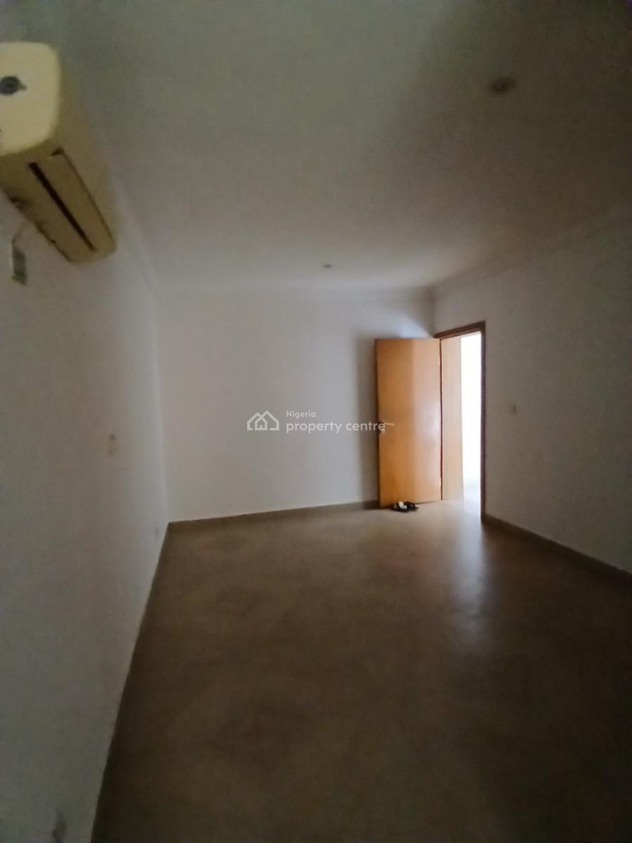 Serviced with 24/7 Power Supply 1 Bedroom En-suite Flat with an Emclos, Lekki Phase 1, Lekki, Lagos, Flat / Apartment for Rent