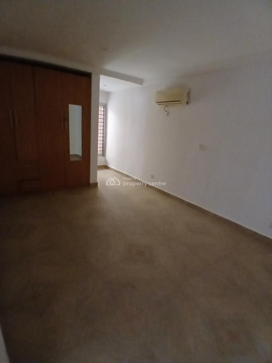 Serviced with 24/7 Power Supply 1 Bedroom En-suite Flat with an Emclos, Lekki Phase 1, Lekki, Lagos, Flat / Apartment for Rent