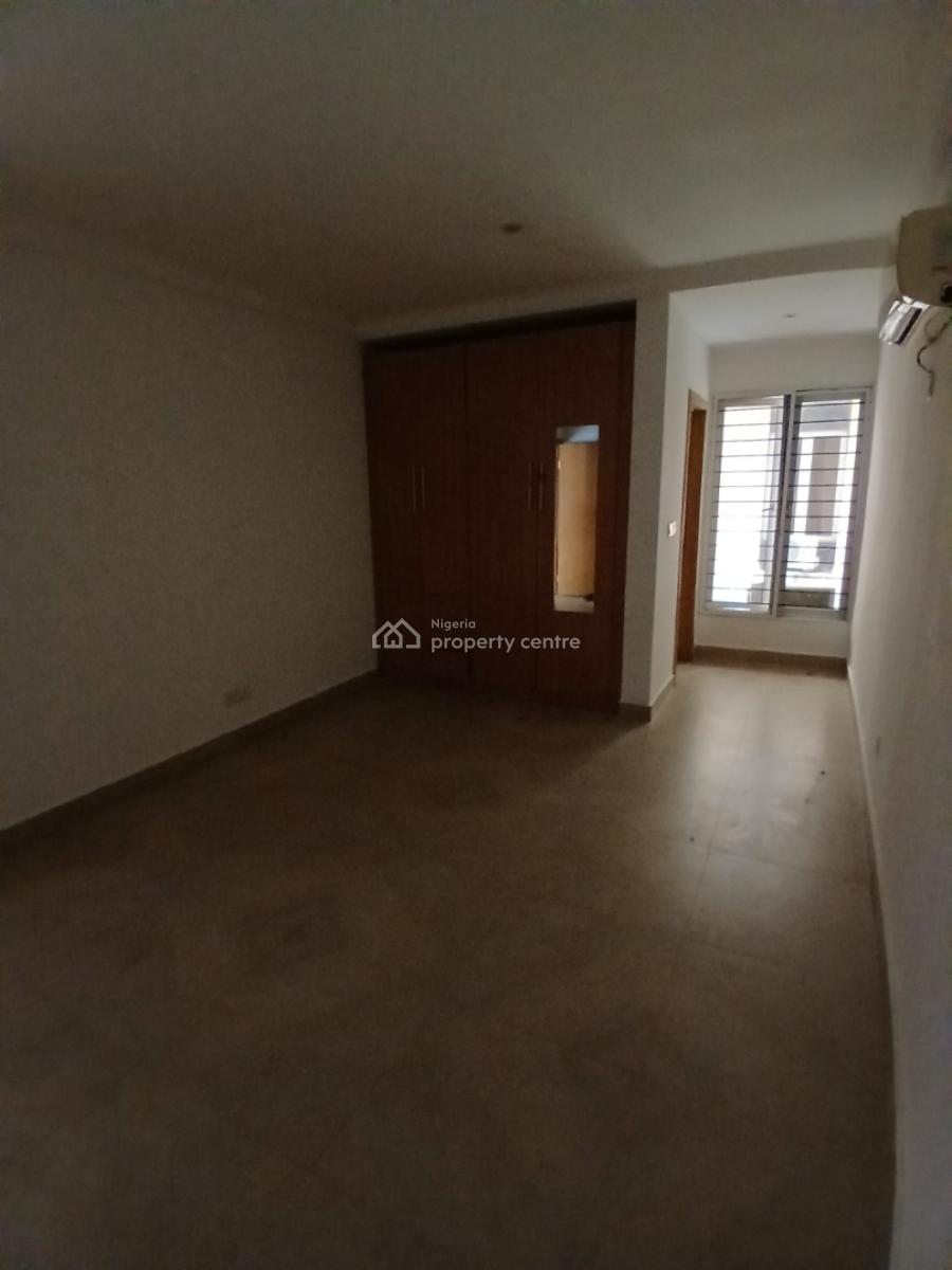 Serviced with 24/7 Power Supply 1 Bedroom En-suite Flat with an Emclos, Lekki Phase 1, Lekki, Lagos, Flat / Apartment for Rent