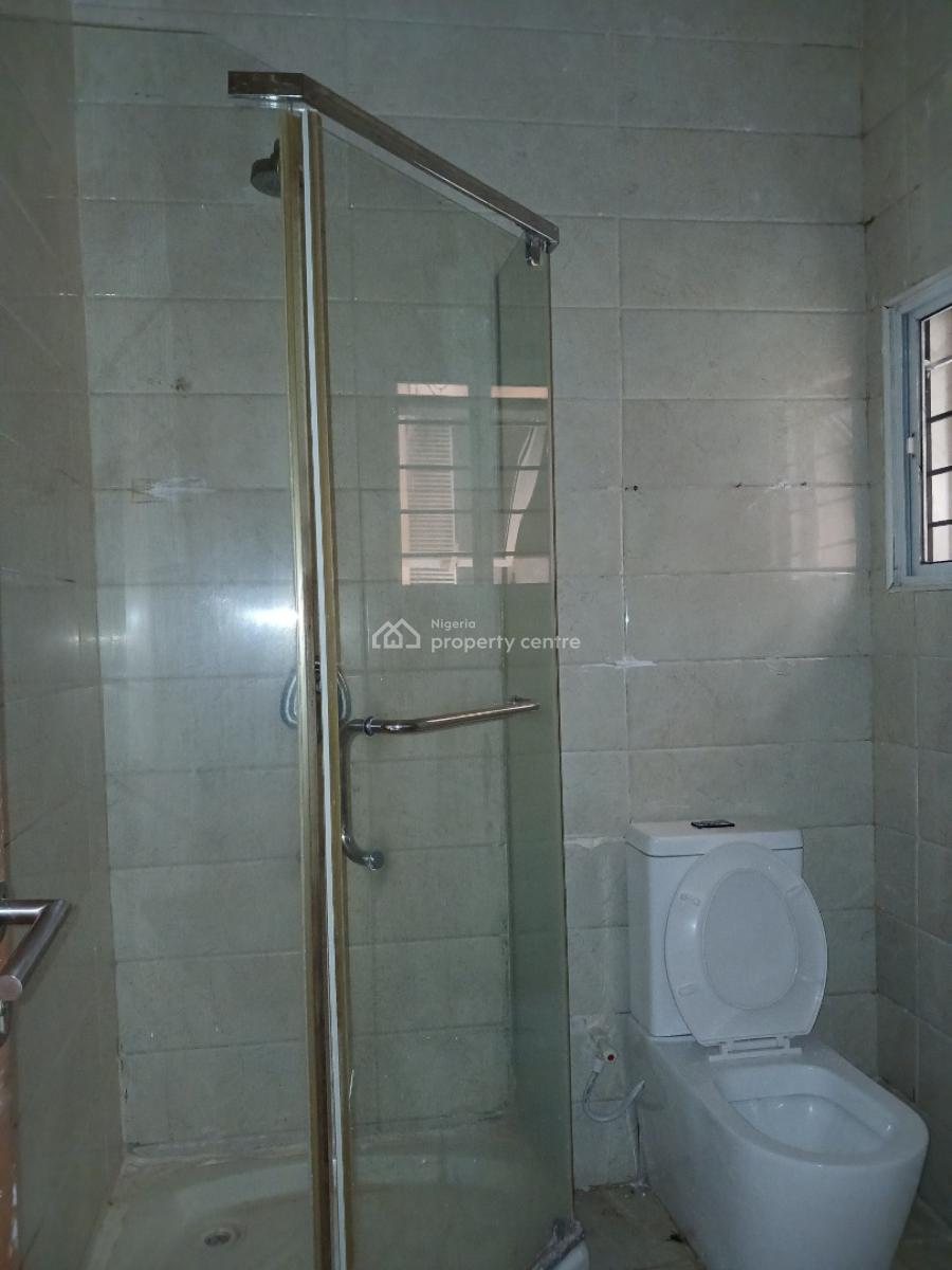 Serviced with 24/7 Power Supply 1 Bedroom En-suite Flat with an Emclos, Lekki Phase 1, Lekki, Lagos, Flat / Apartment for Rent