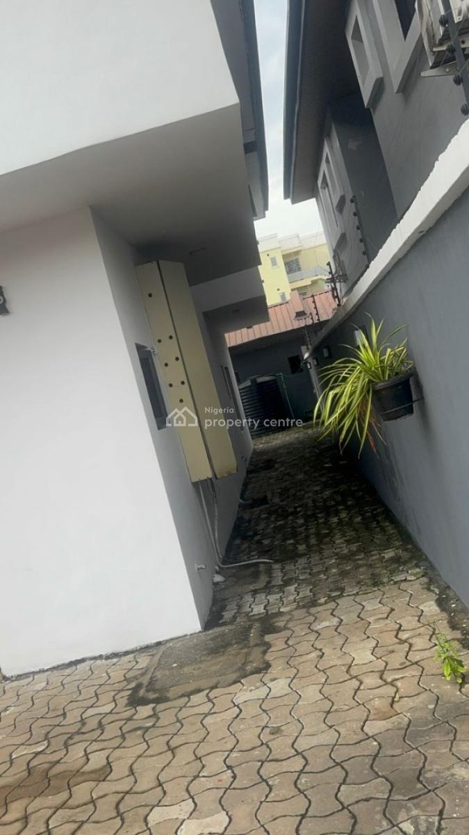 Elegantly Built 5bedrooms Detached Duplex with 2-rooms Bq & Generator, Lekki Phase 1 Off Admiralty Way, Lekki, Lagos, Detached Duplex for Rent