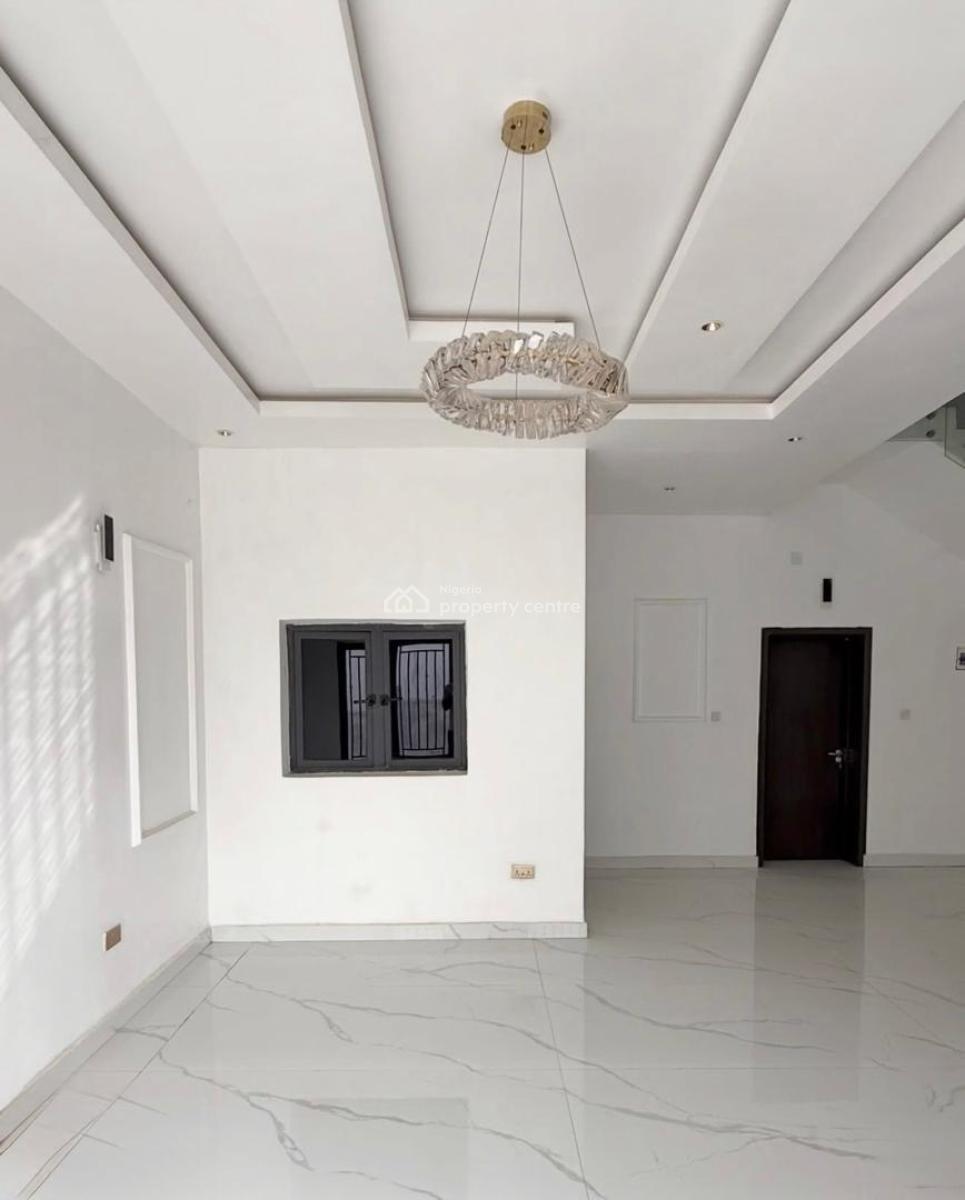 5bedroom Triplex Duplex, Guzape, Guzape District, Abuja, Terraced Duplex for Sale
