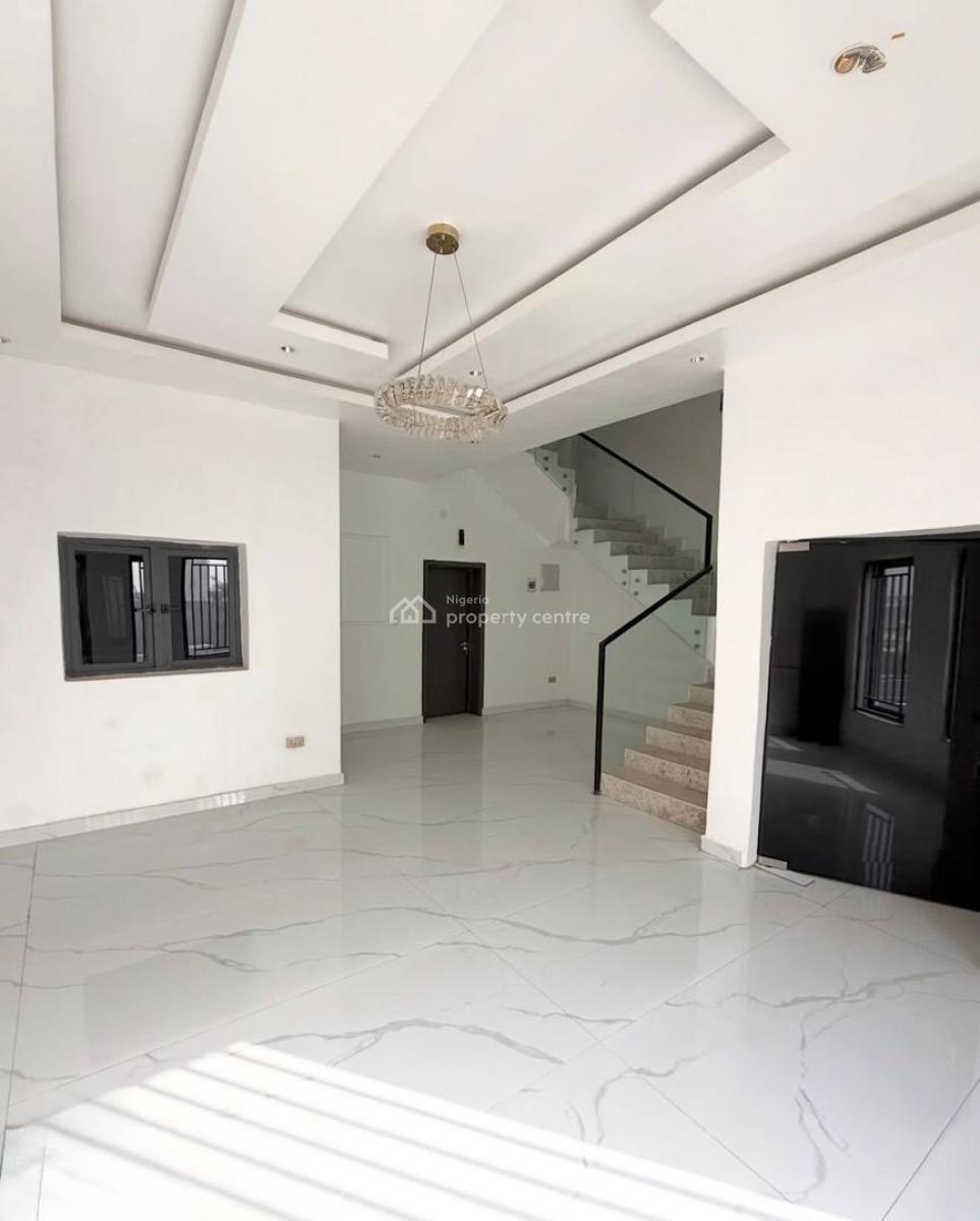5bedroom Triplex Duplex, Guzape, Guzape District, Abuja, Terraced Duplex for Sale