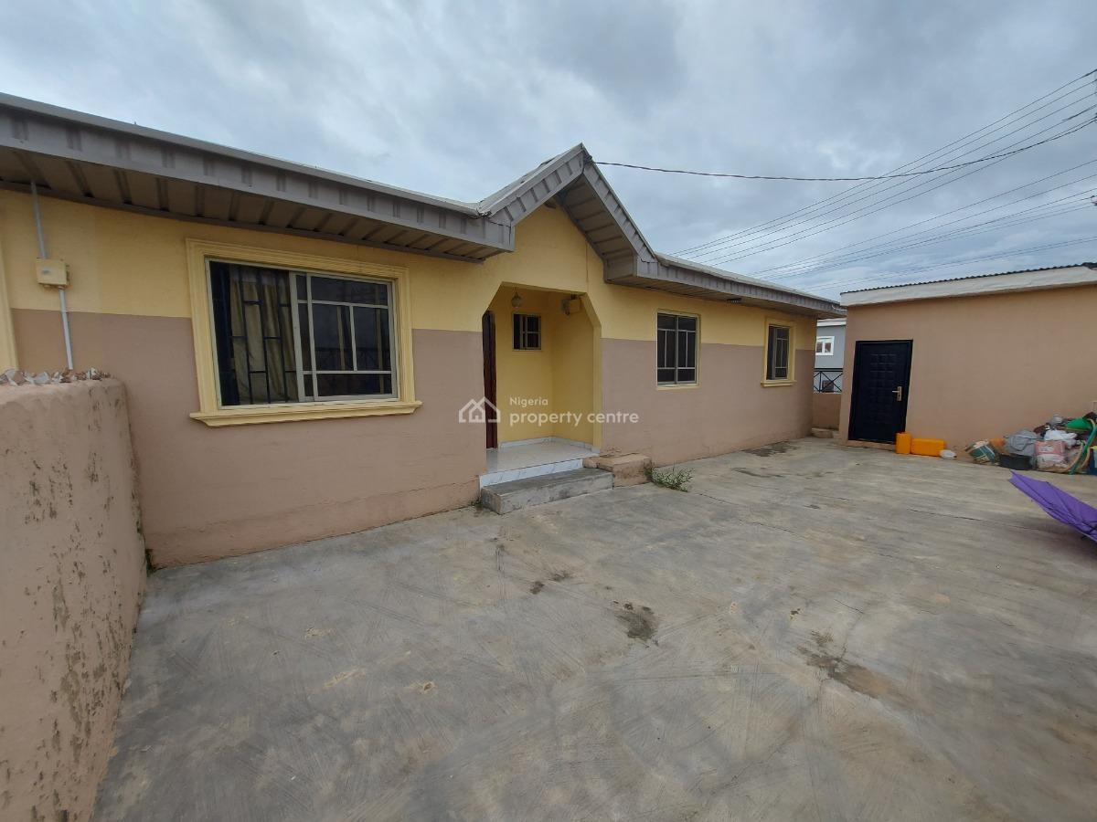 3 Bedroom Bungalow Ensuite (4 Toilets), Wemabod Estate, Magboro, Ogun, Semi-detached Bungalow for Sale