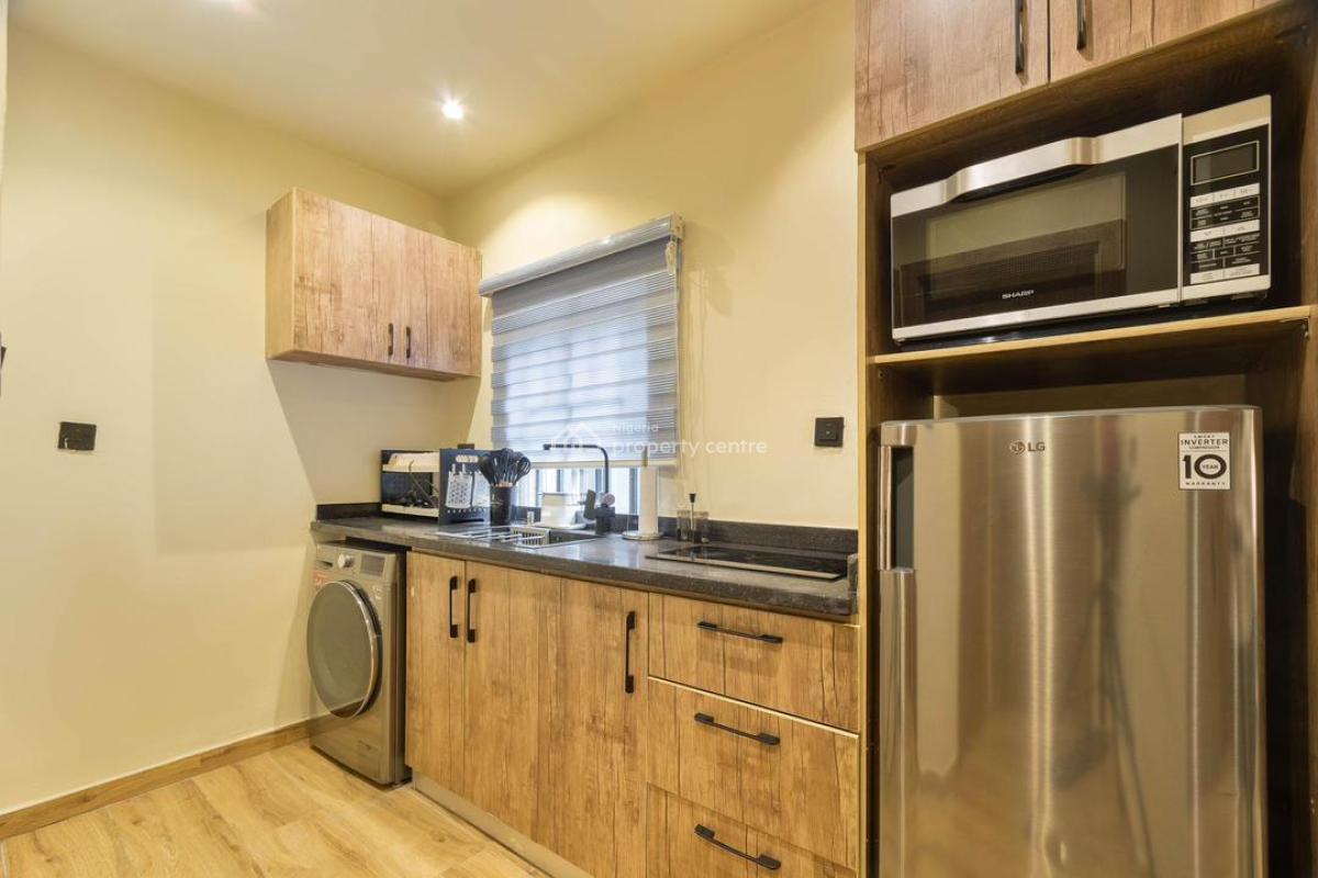 Luxury and Cosy One Bedroom Apartment with Housekeeping and Wifi, Refrigerator,snart Cooker ,fitted Kitchen, Lekki Phase 1, Lekki, Lagos, Flat / Apartment Short Let