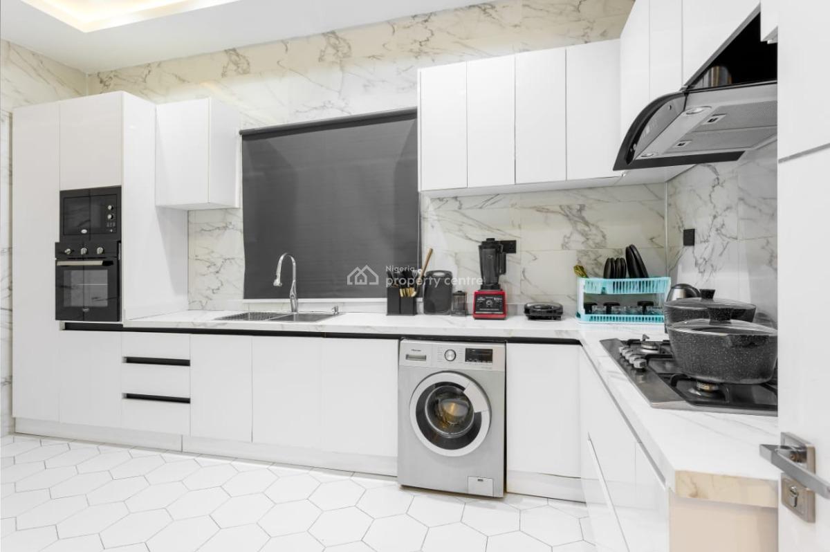 Luxury  3 Bedroom Apartment, Lekki Phase 1, Lekki, Lagos, Flat / Apartment Short Let