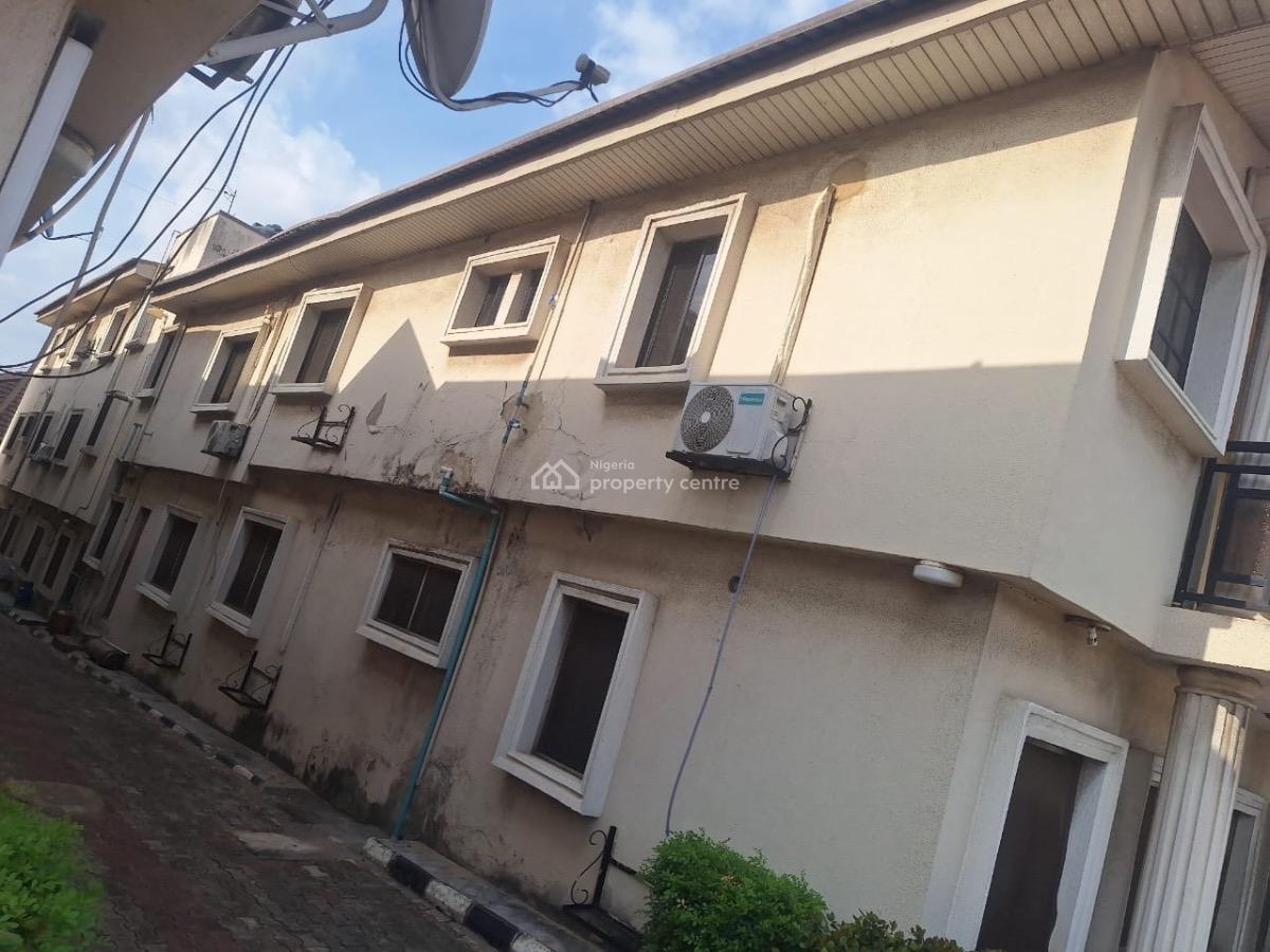 Developers Delight Serene Located Houses on 1370sqmts, Gra Phase 2, Magodo, Lagos, Block of Flats for Sale