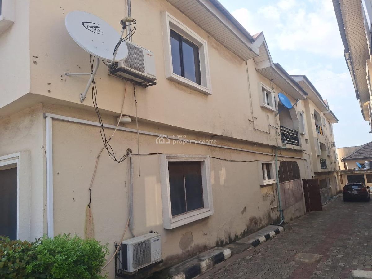 Developers Delight Serene Located Houses on 1370sqmts, Gra Phase 2, Magodo, Lagos, Block of Flats for Sale