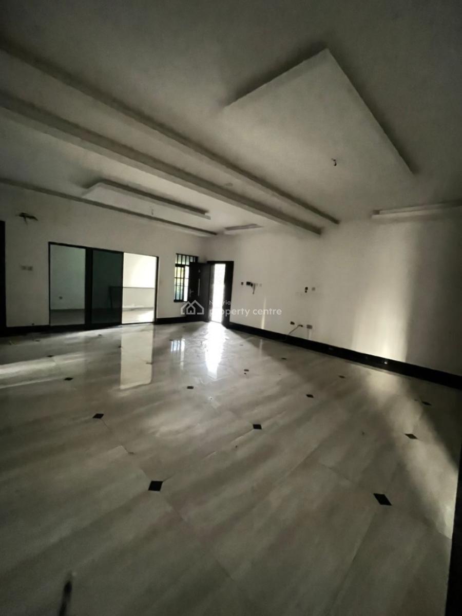 Spacious 3 Bedroom Apartment with Bq in a Secured and Serene Estate, Off Admiralty Way, Lekki Phase 1, Lekki, Lagos, Flat / Apartment for Rent
