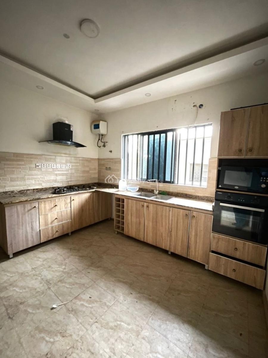 Spacious 3 Bedroom Apartment with Bq in a Secured and Serene Estate, Off Admiralty Way, Lekki Phase 1, Lekki, Lagos, Flat / Apartment for Rent