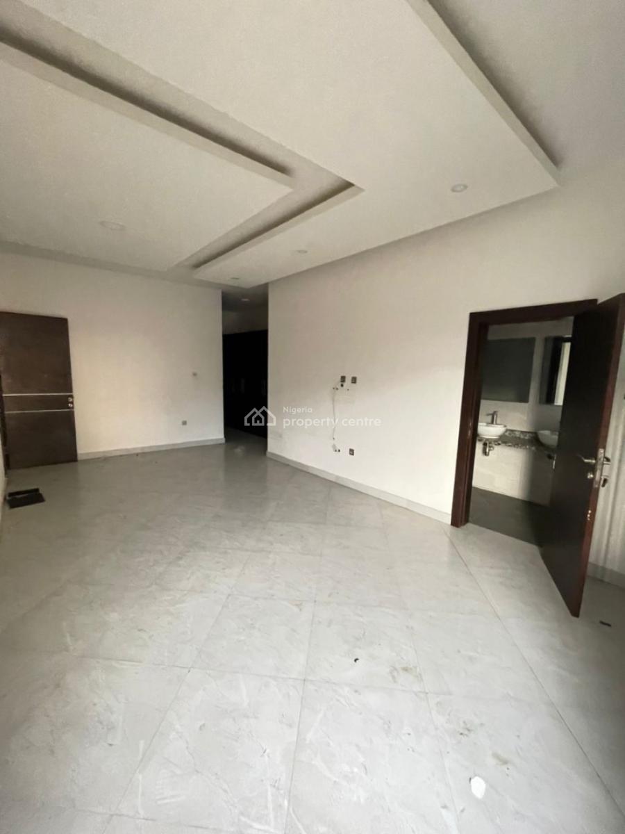 Spacious 3 Bedroom Apartment with Bq in a Secured and Serene Estate, Off Admiralty Way, Lekki Phase 1, Lekki, Lagos, Flat / Apartment for Rent