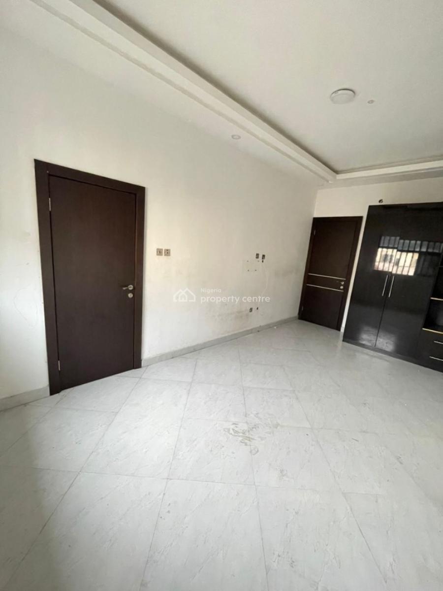 Spacious 3 Bedroom Apartment with Bq in a Secured and Serene Estate, Off Admiralty Way, Lekki Phase 1, Lekki, Lagos, Flat / Apartment for Rent