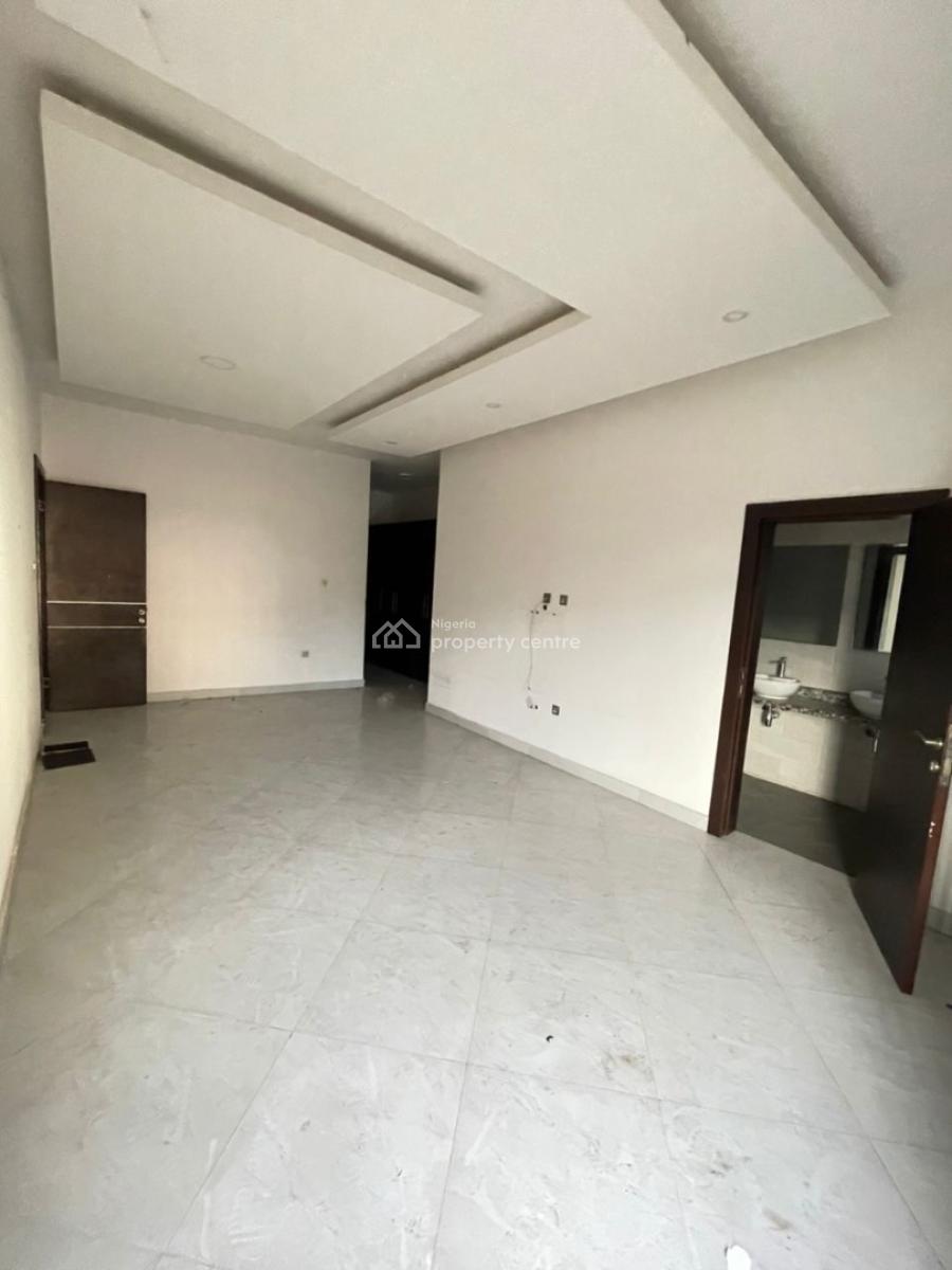 Spacious 3 Bedroom Apartment with Bq in a Secured and Serene Estate, Off Admiralty Way, Lekki Phase 1, Lekki, Lagos, Flat / Apartment for Rent