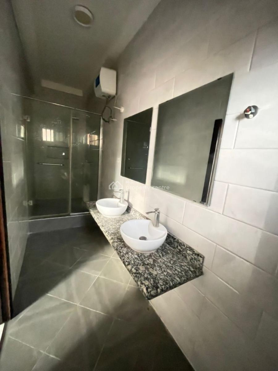 Spacious 3 Bedroom Apartment with Bq in a Secured and Serene Estate, Off Admiralty Way, Lekki Phase 1, Lekki, Lagos, Flat / Apartment for Rent