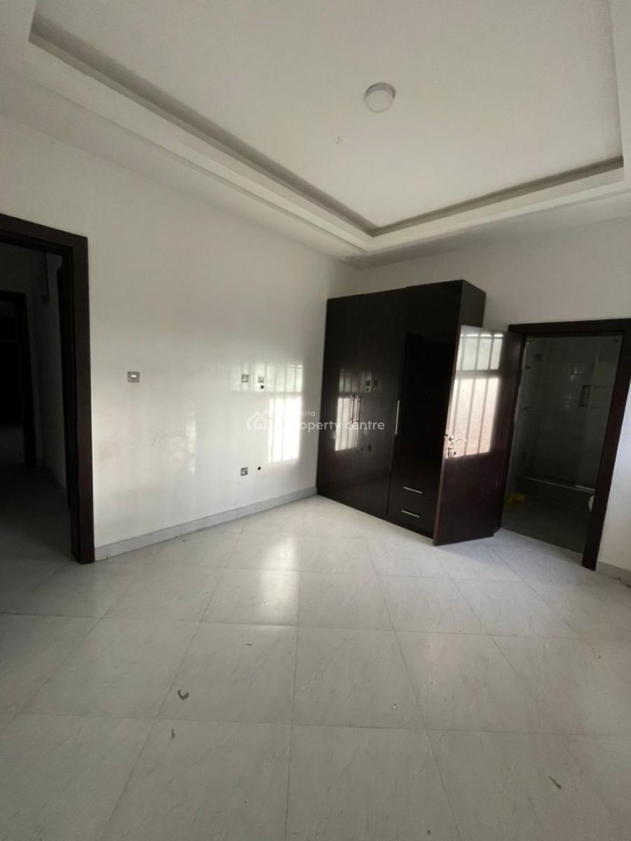 Spacious 3 Bedroom Apartment with Bq in a Secured and Serene Estate, Off Admiralty Way, Lekki Phase 1, Lekki, Lagos, Flat / Apartment for Rent