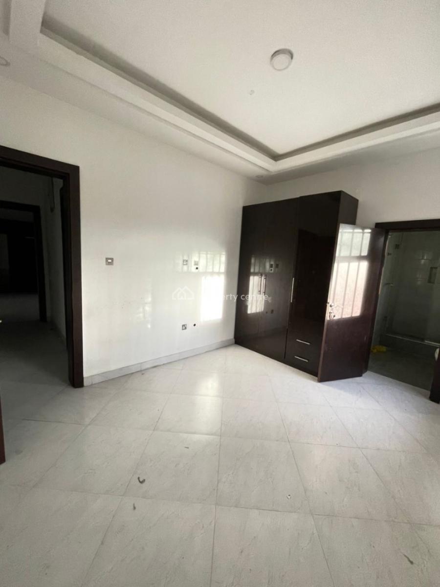 Spacious 3 Bedroom Apartment with Bq in a Secured and Serene Estate, Off Admiralty Way, Lekki Phase 1, Lekki, Lagos, Flat / Apartment for Rent