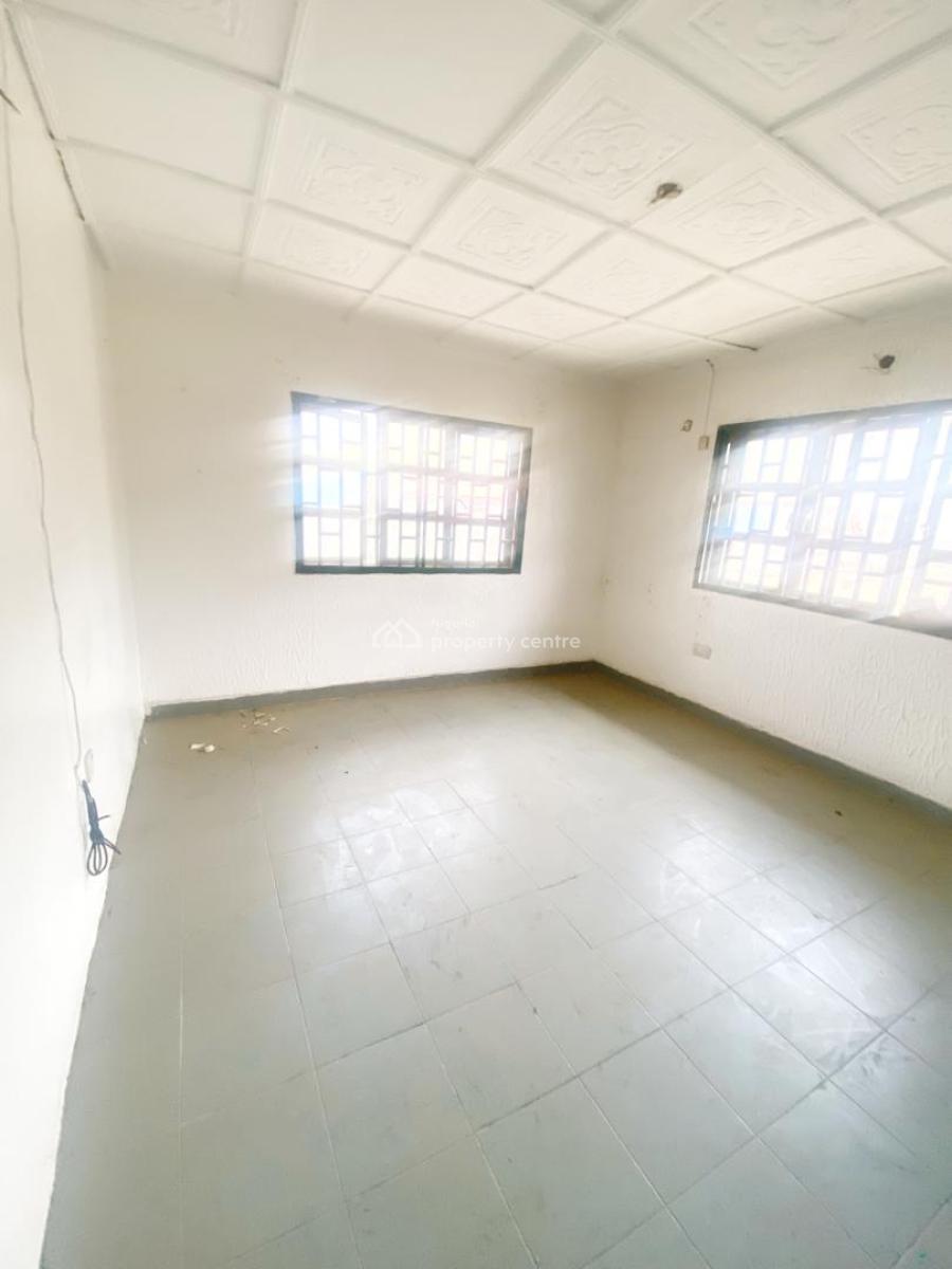 a Well Maintained 2 Bedroom Apartment in an Estate, Olowora, Omole Phase 2, Ikeja, Lagos, Flat / Apartment for Rent