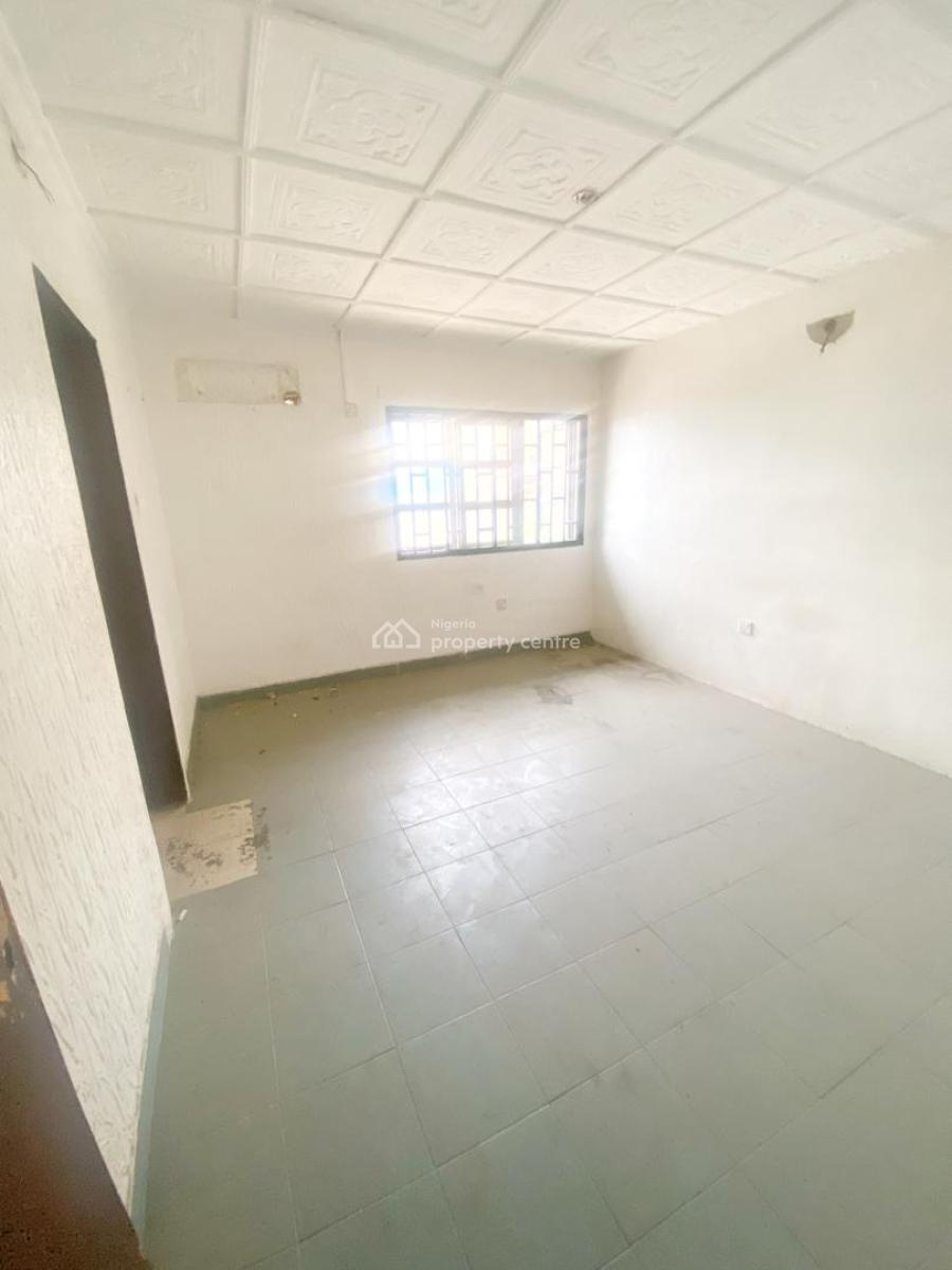 a Well Maintained 2 Bedroom Apartment in an Estate, Olowora, Omole Phase 2, Ikeja, Lagos, Flat / Apartment for Rent