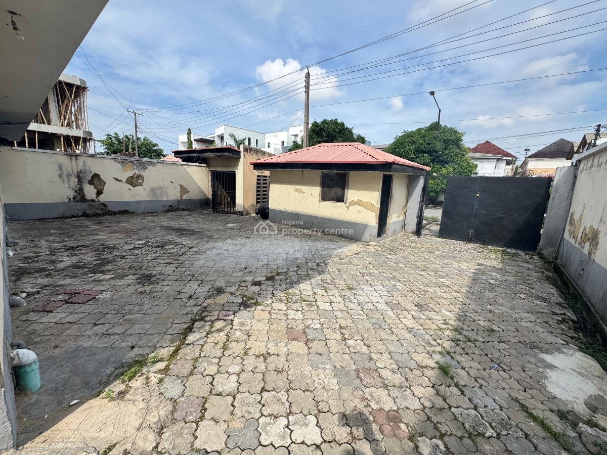 a Self Serviced 5 Bedroom Semi Detached Duplex with 3 Bq in Lekki 1., Lekki Phase 1., Lekki Phase 1, Lekki, Lagos, Semi-detached Duplex for Rent