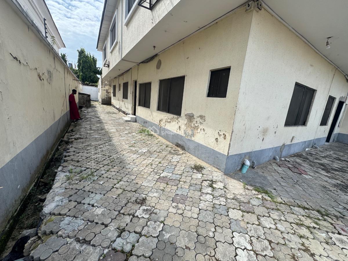 a Self Serviced 5 Bedroom Semi Detached Duplex with 3 Bq in Lekki 1., Lekki Phase 1., Lekki Phase 1, Lekki, Lagos, Semi-detached Duplex for Rent