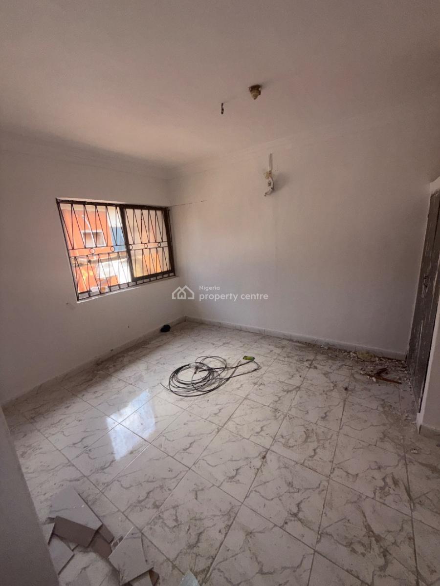 Newly Renovated Spacious 2bedroom Flat Off Ogunlana Drive, Surulere, Off Ogunlana Drive, Surulere, Lagos, Flat / Apartment for Rent