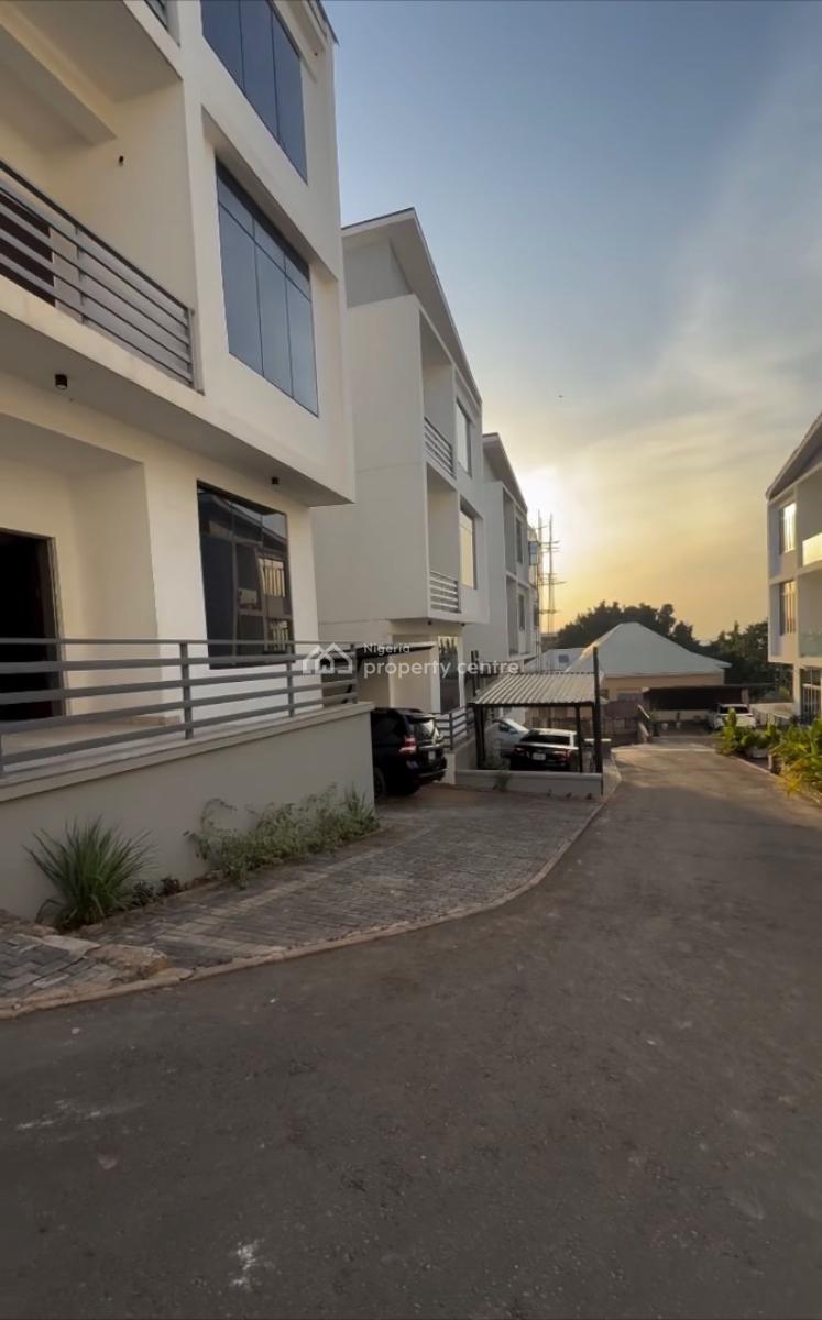 Luxurious 5bedroom En-suite Duplex with 2unitsbq, in an Estate, Asokoro District, Abuja, Terraced Duplex for Sale