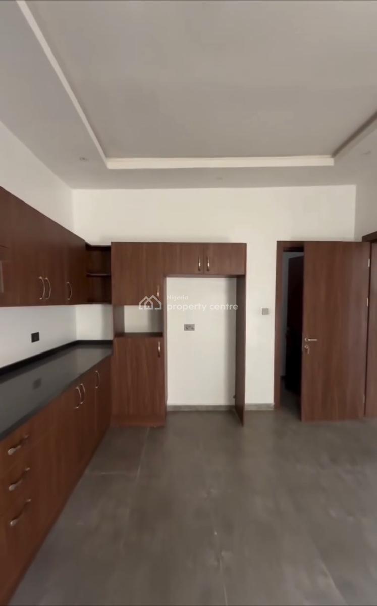 Luxurious 5bedroom En-suite Duplex with 2unitsbq, in an Estate, Asokoro District, Abuja, Terraced Duplex for Sale