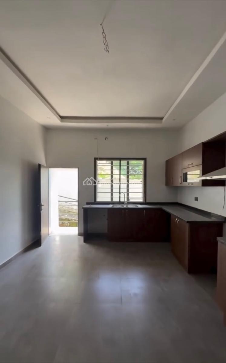 Luxurious 5bedroom En-suite Duplex with 2unitsbq, in an Estate, Asokoro District, Abuja, Terraced Duplex for Sale