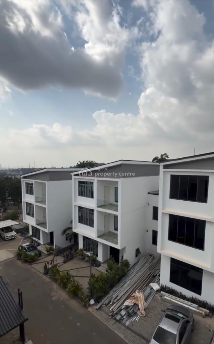 Luxurious 5bedroom En-suite Duplex with 2unitsbq, in an Estate, Asokoro District, Abuja, Terraced Duplex for Sale