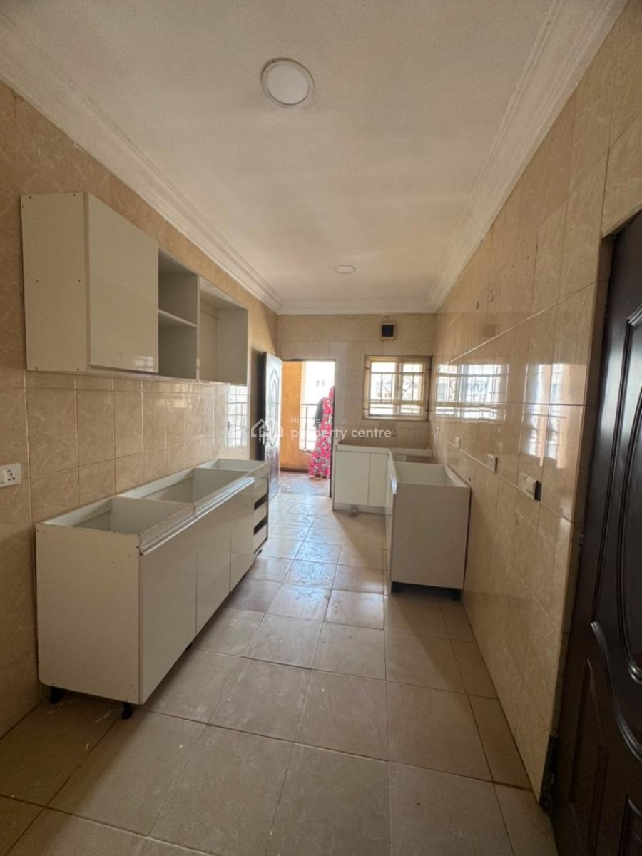 3bedroom Apartment Available at The Second Floor Tarred Road, Wuye, Wuye, Abuja, Flat / Apartment for Rent