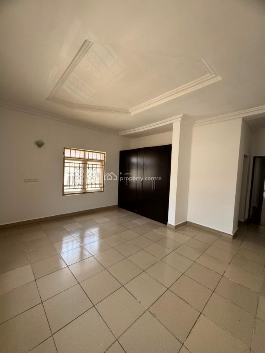 3bedroom Apartment Available at The Second Floor Tarred Road, Wuye, Wuye, Abuja, Flat / Apartment for Rent