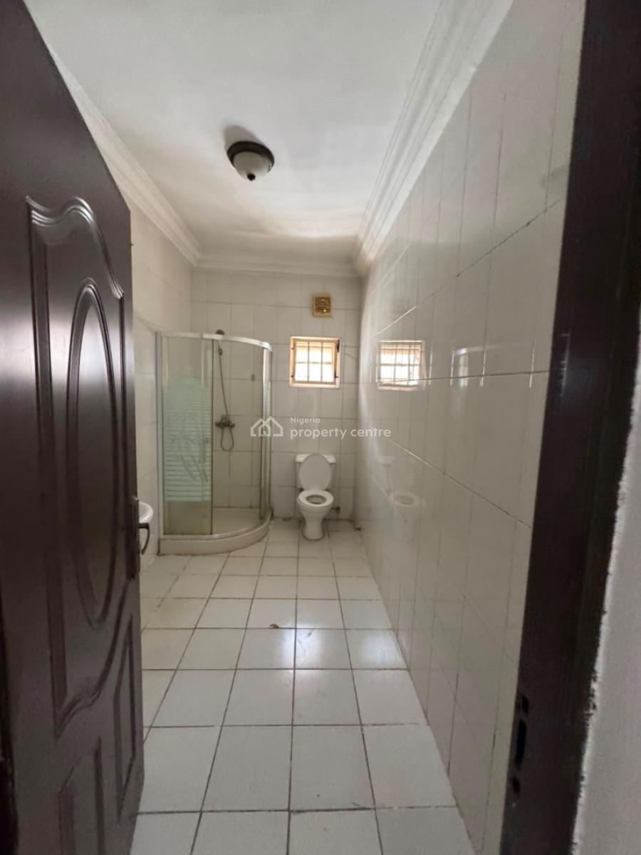 3bedroom Apartment Available at The Second Floor Tarred Road, Wuye, Wuye, Abuja, Flat / Apartment for Rent