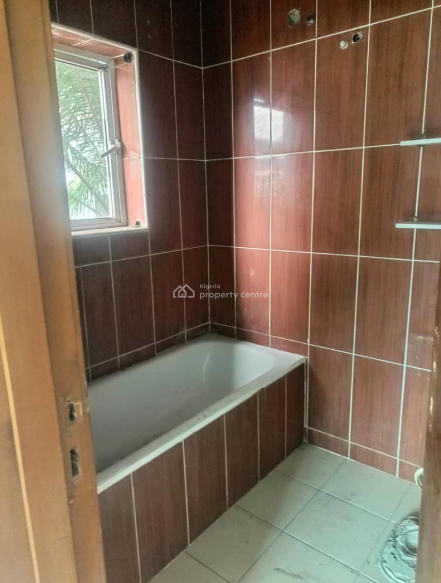Spacious 5 Bedroom Fully Detached with 2 Room Bq in a Secure Estate., Lekki Phase1, Lekki, Lagos, Detached Duplex for Sale