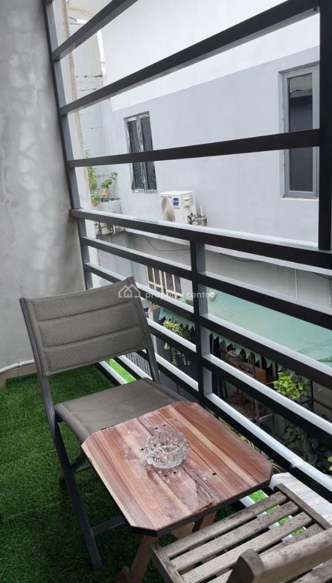 Newly Renovated 1 Bedroom Apartment with Ps5, Snooker Board, Air Hocke, Lekki Phase 1, Lekki, Lagos, Flat / Apartment Short Let