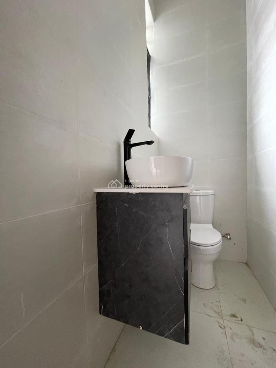 ️**absolutely Decent 3 Bed Serviced Apartment with Swimming Pool,gym*, Osapa London, Lekki, Lagos, Block of Flats for Sale