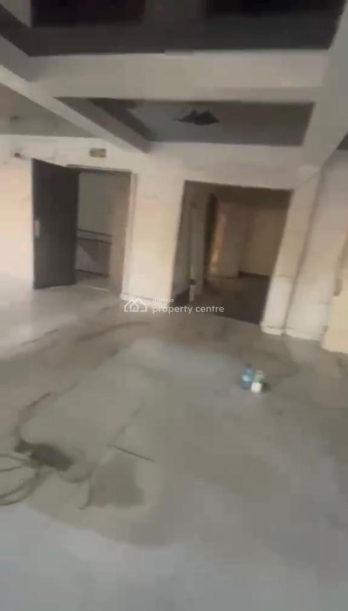 Very Big Nice Strategic Location for Commercial Use., Saint Finbarr’s Road, Akoka, Yaba, Lagos, Commercial Property for Rent