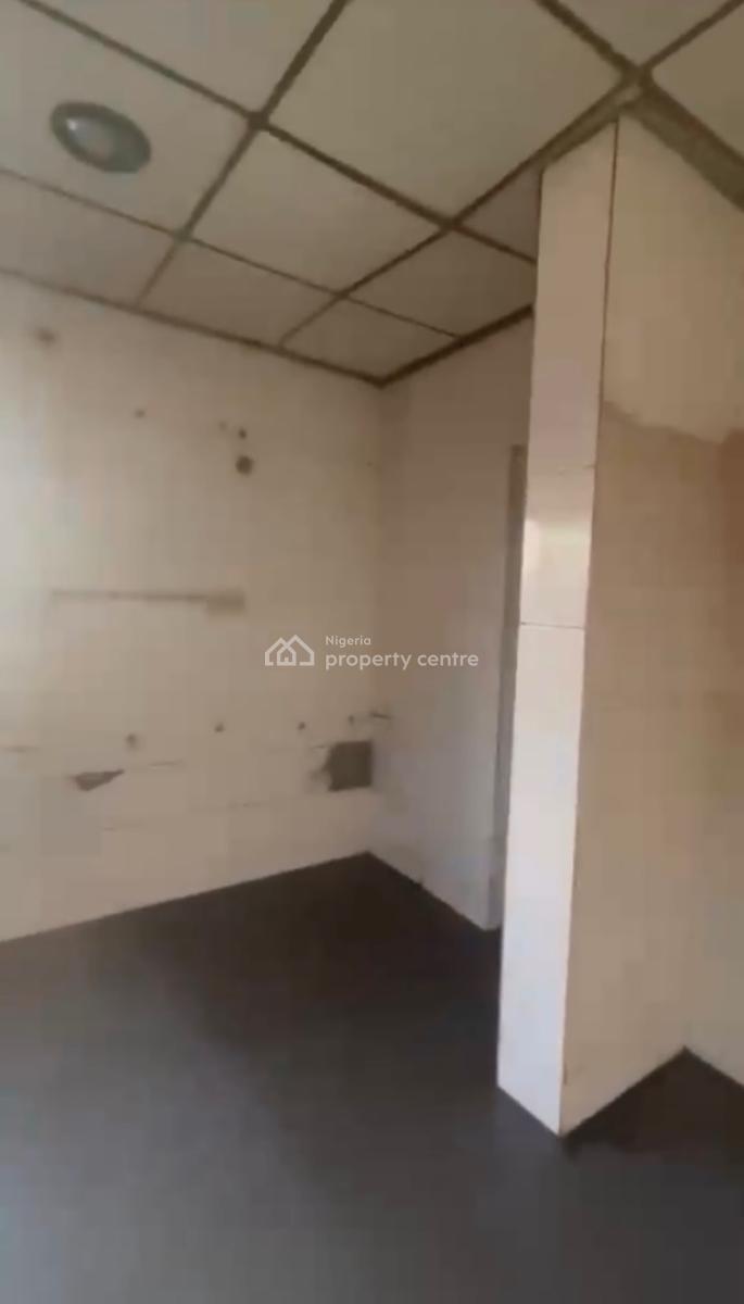 Very Big Nice Strategic Location for Commercial Use., Saint Finbarr’s Road, Akoka, Yaba, Lagos, Commercial Property for Rent