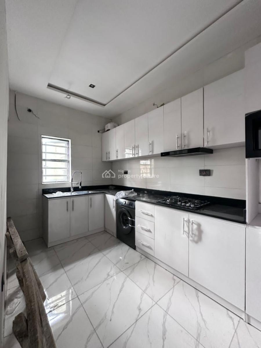 Well Built 2 Bedroom Apartment, Lekki Phase 2, Lekki, Lagos, Flat / Apartment for Sale