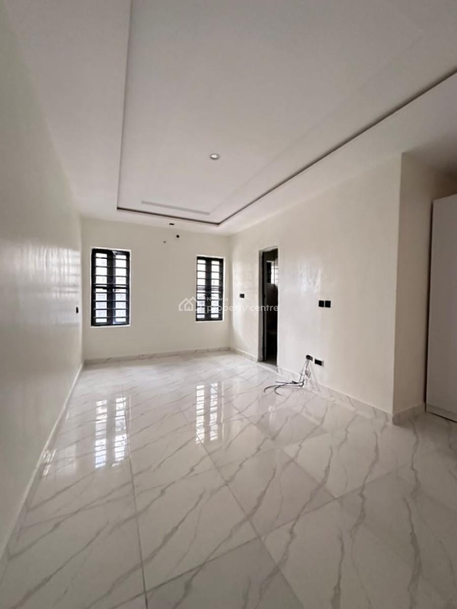 Well Built 2 Bedroom Apartment, Lekki Phase 2, Lekki, Lagos, Flat / Apartment for Sale