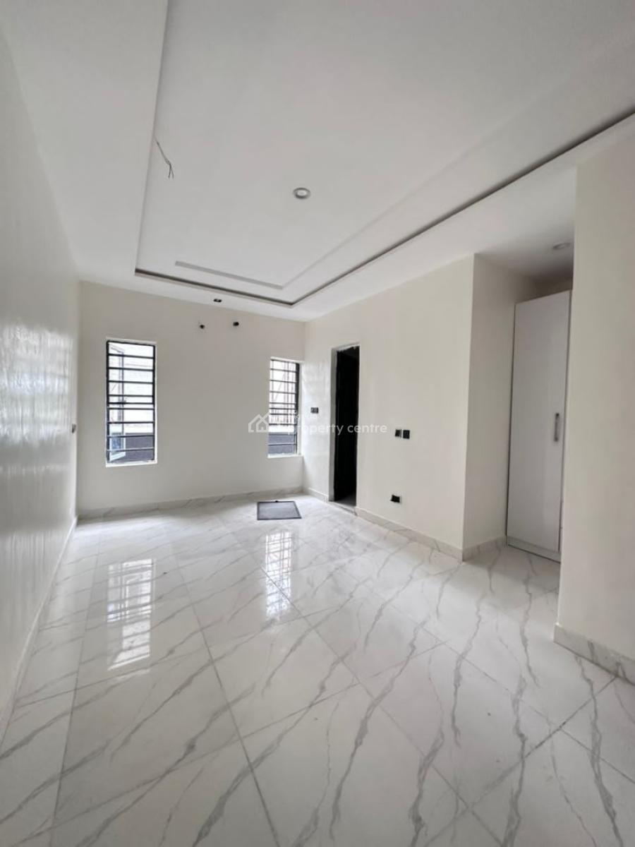 Well Built 2 Bedroom Apartment, Lekki Phase 2, Lekki, Lagos, Flat / Apartment for Sale